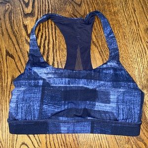 EUC - Lululemon racer back sports bra size 4
